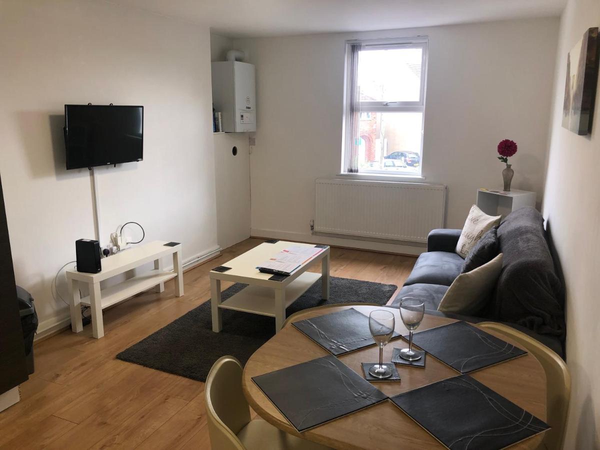 2 Bedroom Large First Floor Apartment With Free Parking Loughborough Exterior foto
